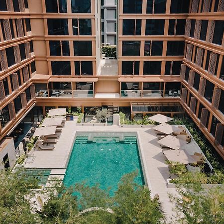 Nysa Hotel Bangkok Sukhumvit 11 Экстерьер фото The hotel's courtyard