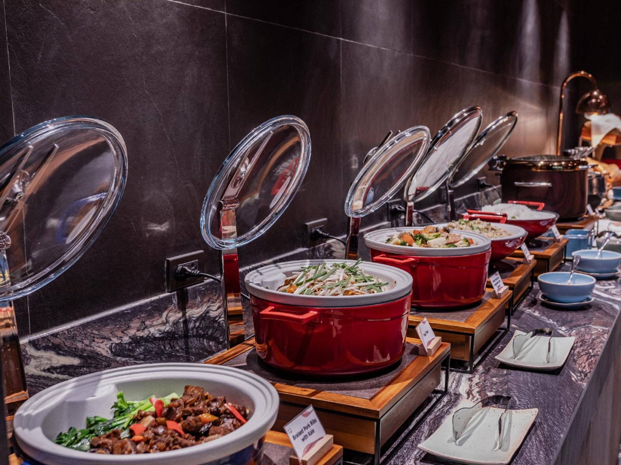 Nysa Hotel Bangkok Sukhumvit 11 Экстерьер фото A buffet at a hotel