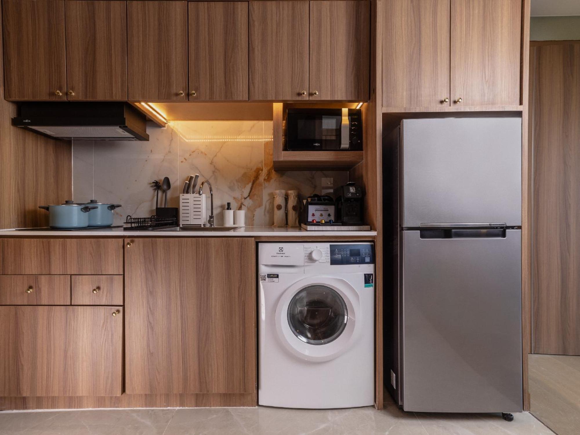 Nysa Hotel Bangkok Sukhumvit 11 Экстерьер фото A typical kitchen in a serviced apartment