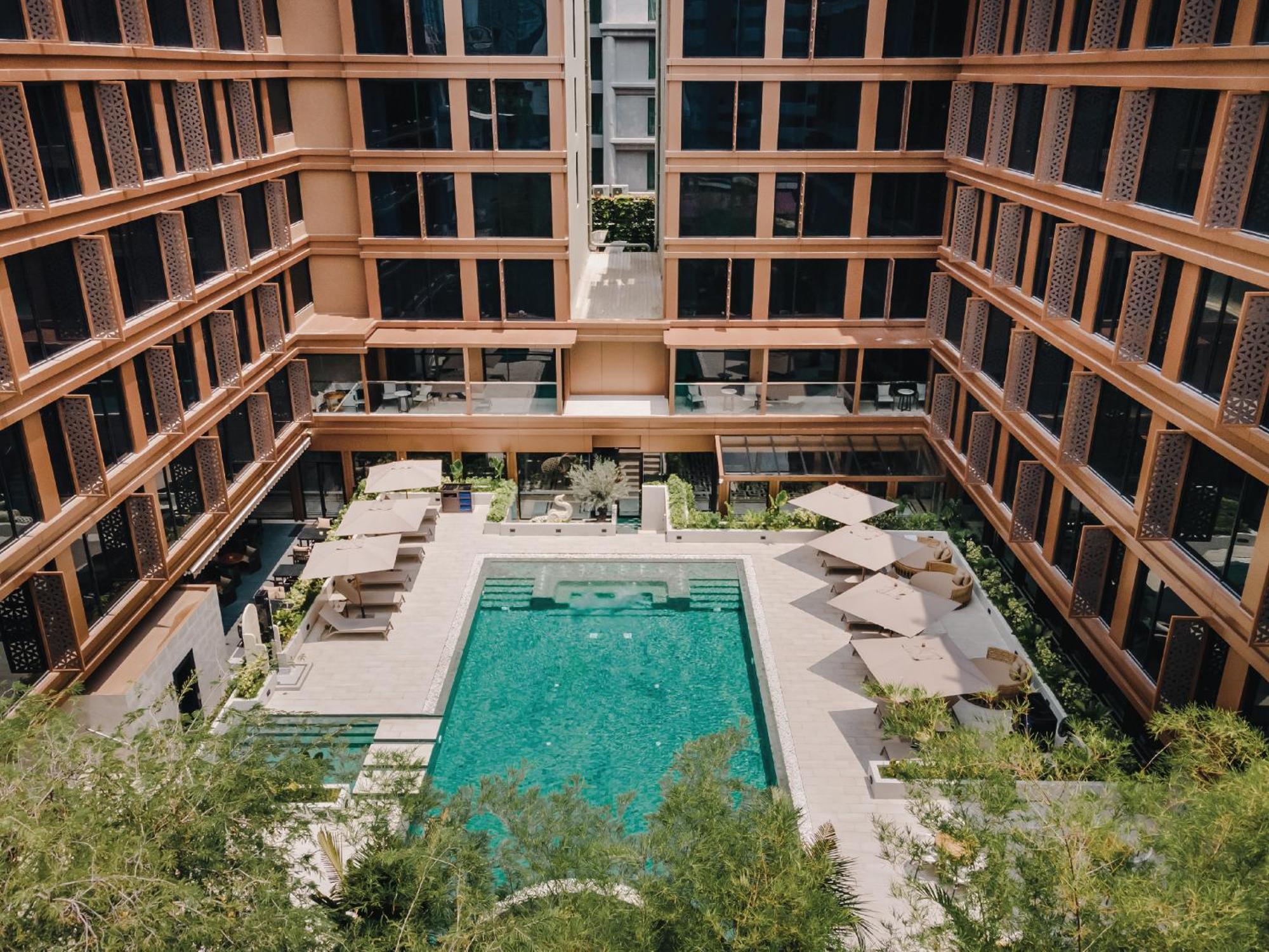 Nysa Hotel Bangkok Sukhumvit 11 Экстерьер фото The hotel's courtyard