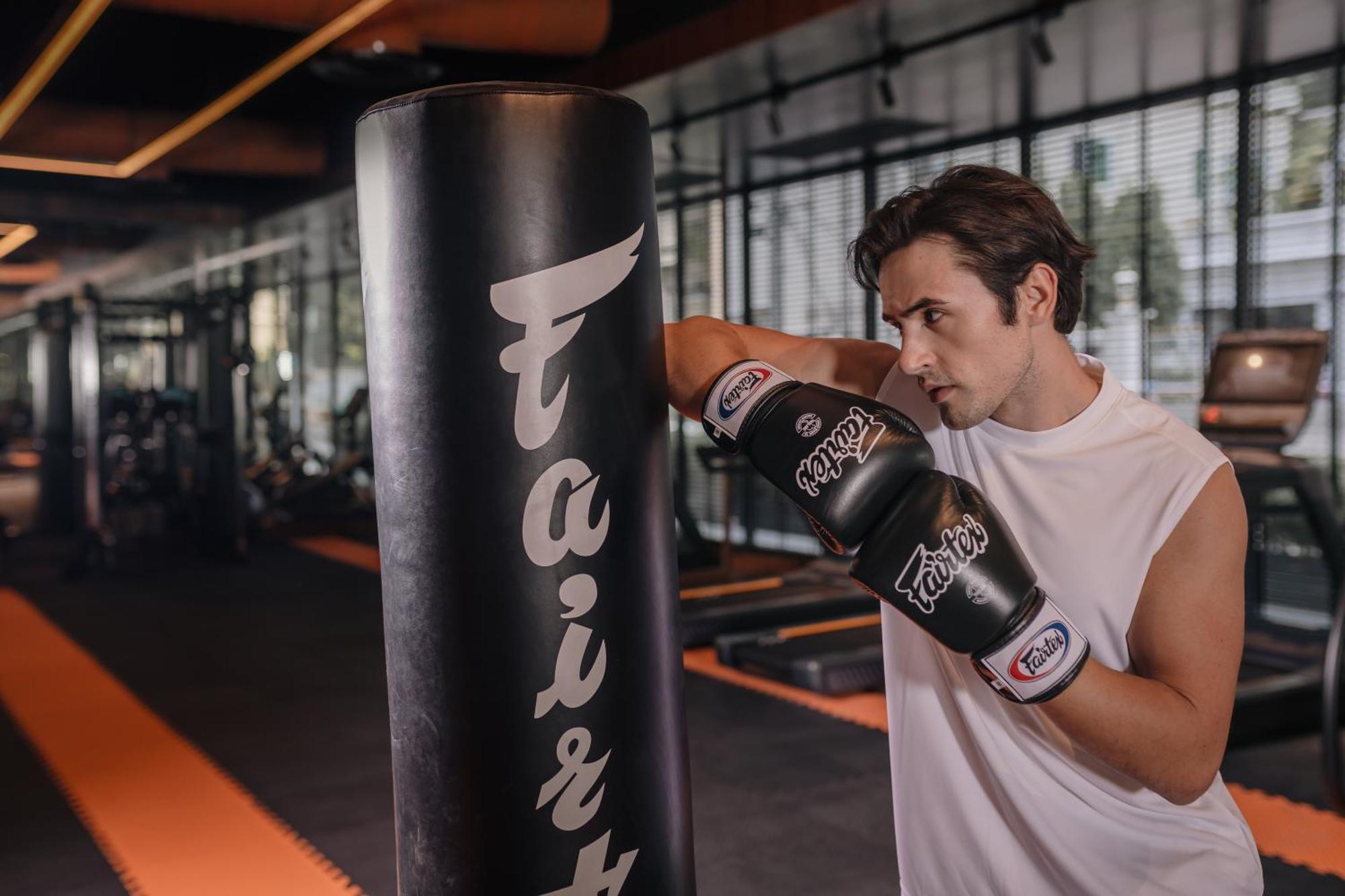 Nysa Hotel Bangkok Sukhumvit 11 Экстерьер фото A boxer training with a heavy bag