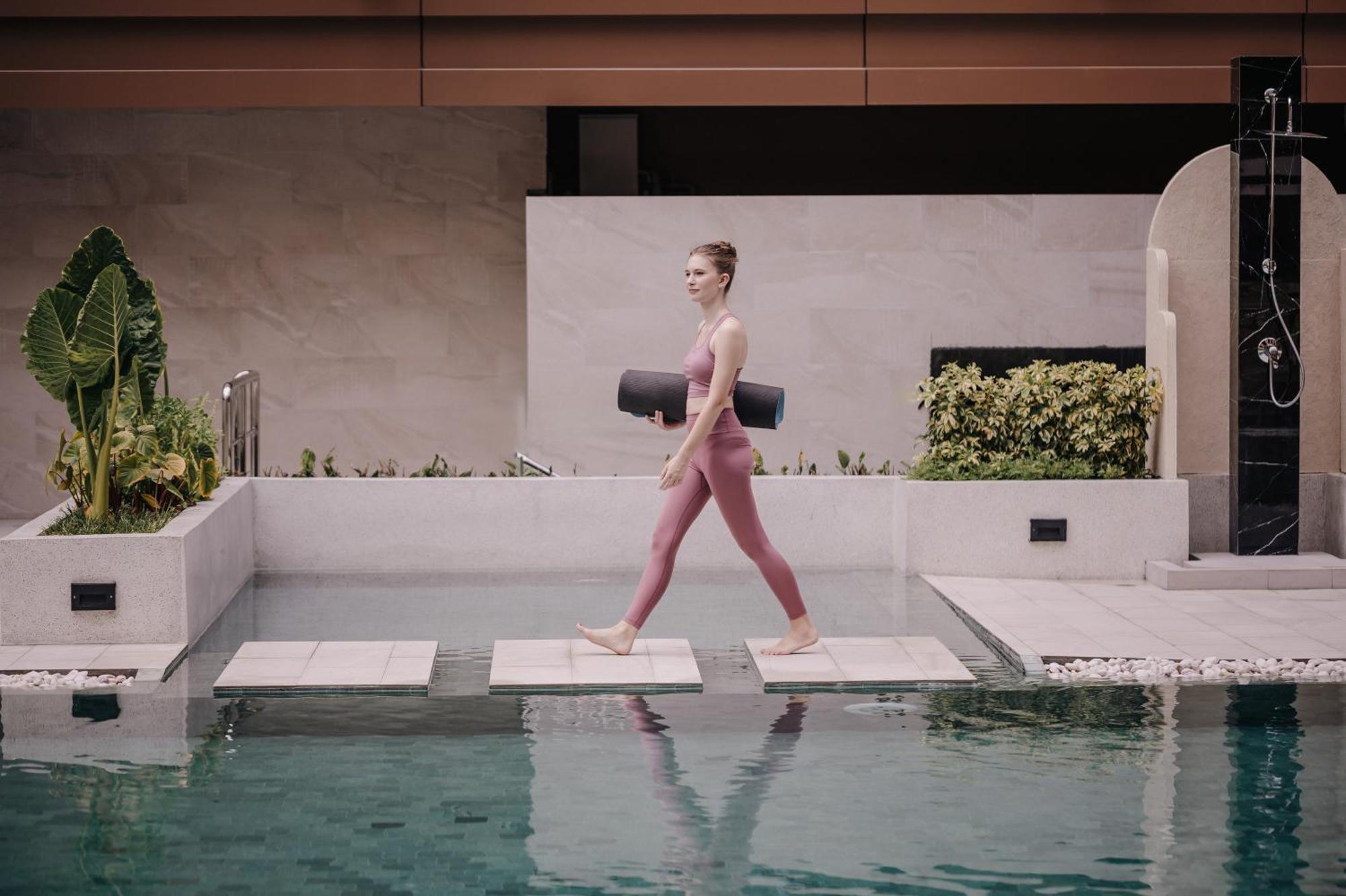 Nysa Hotel Bangkok Sukhumvit 11 Экстерьер фото A woman walking on a stepping stone