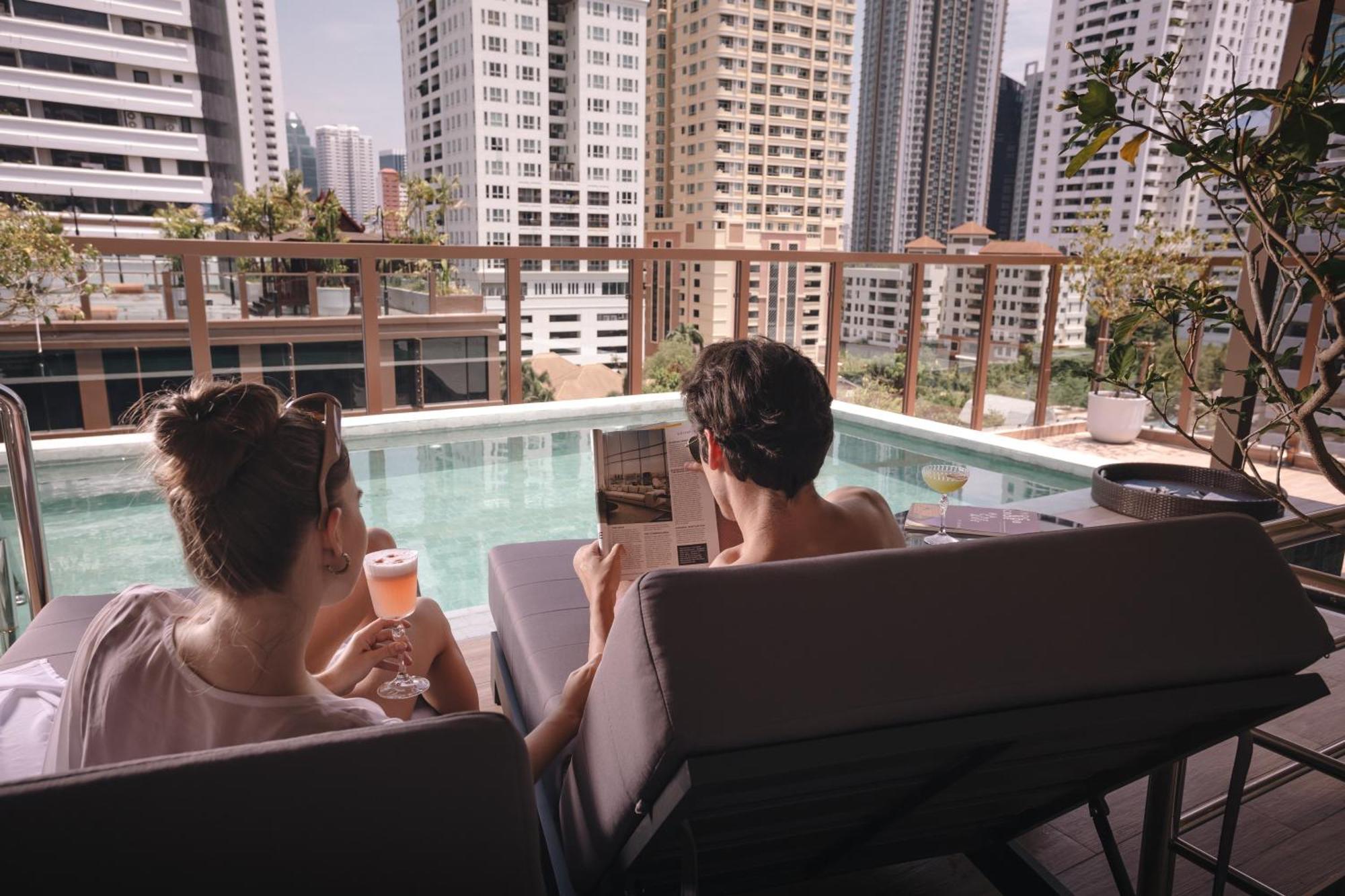 Nysa Hotel Bangkok Sukhumvit 11 Экстерьер фото The rooftop pool at the hotel