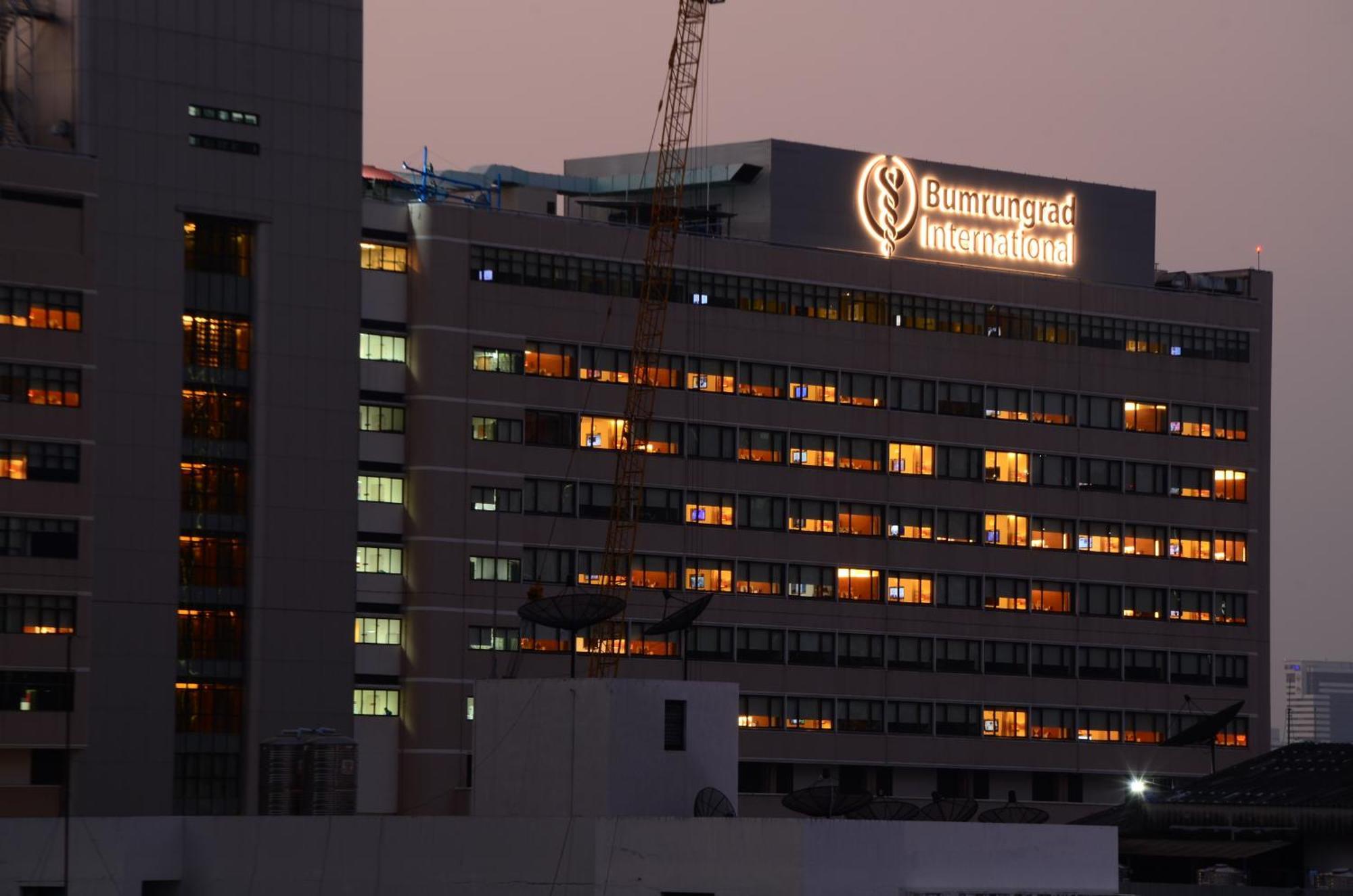 Nysa Hotel Bangkok Sukhumvit 11 Экстерьер фото Bumrungrad International Hospital