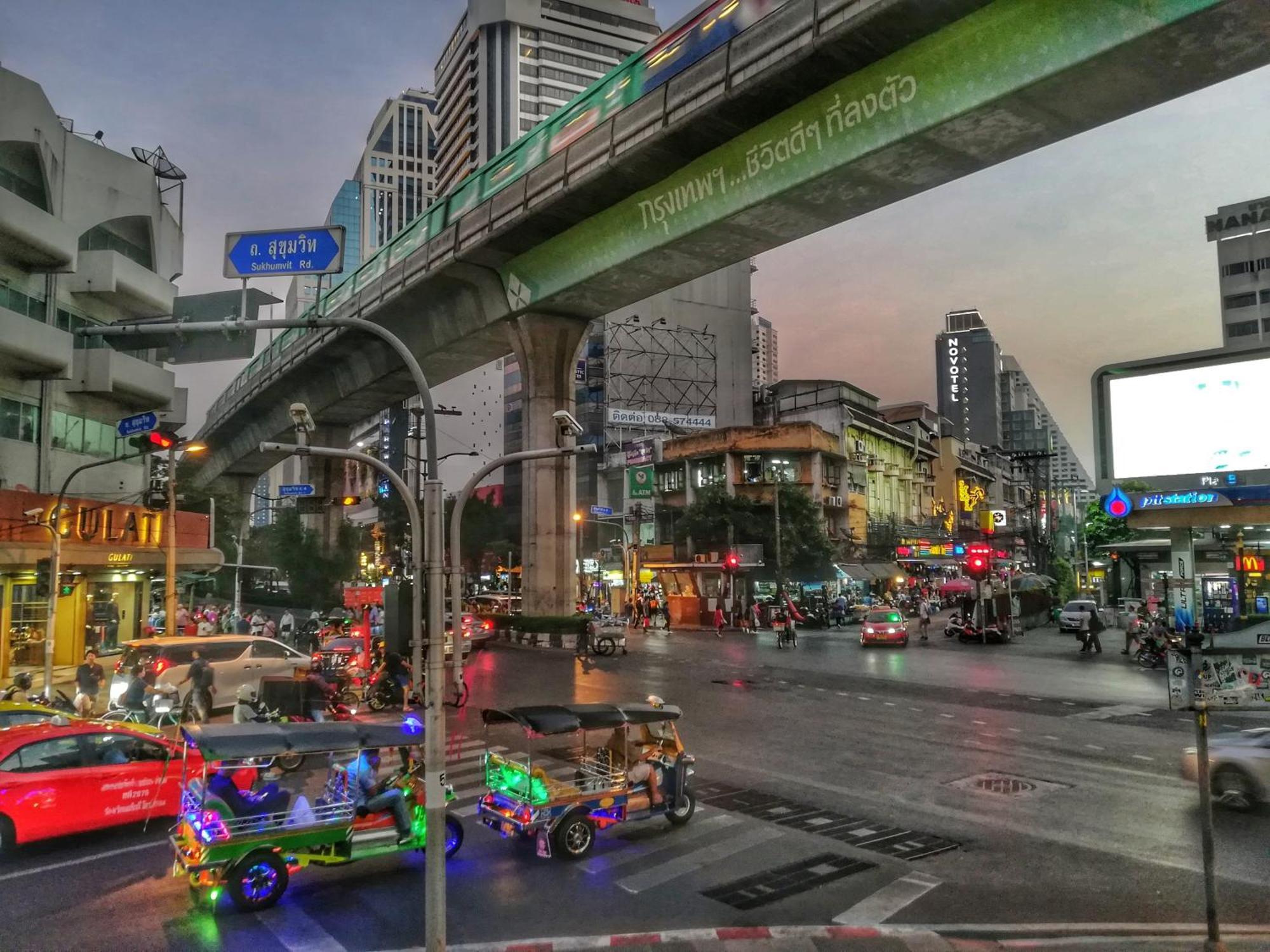 Nysa Hotel Bangkok Sukhumvit 11 Экстерьер фото The station in 2019